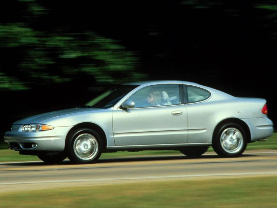  Oldsmobile Alero Coupe 1998 года  (фото 7 из 11)
